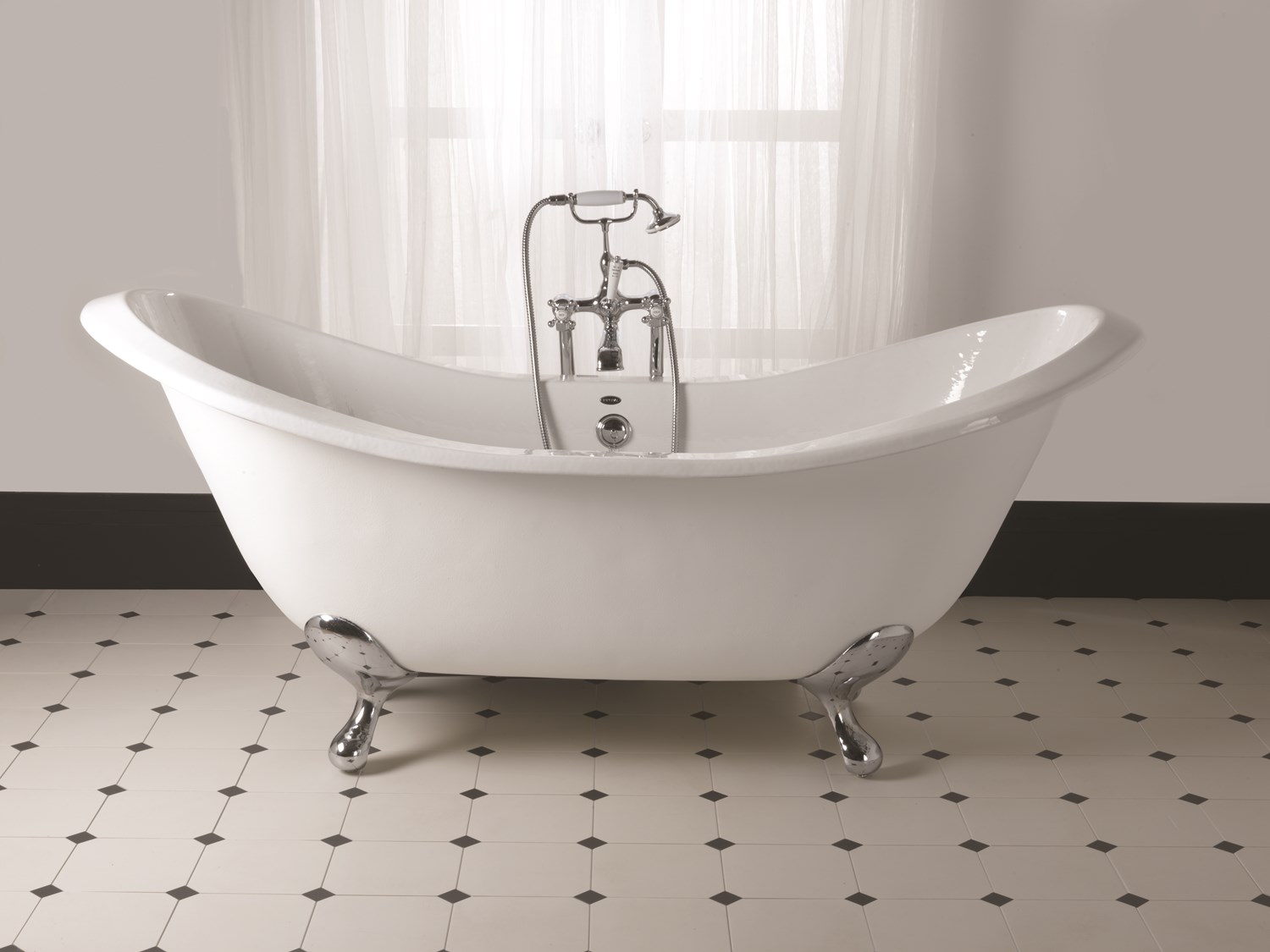 Чугунная ванная купить москва. Ванна Imperial Sheraton Double ended Slipper Bath чугун. Ванна Noken Victorian 180x77 чугун. Ванна casa Padrino. Круглая ванна на ножках.